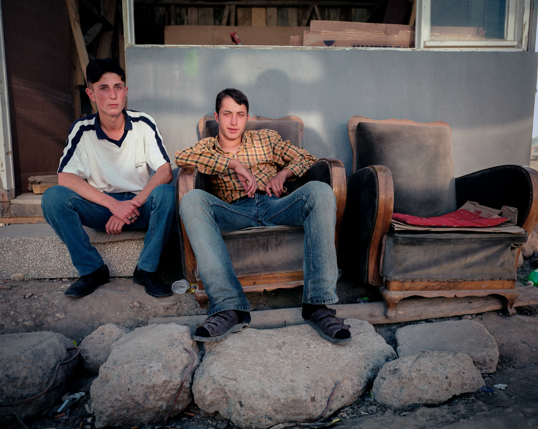 duzce_two-guys-sit